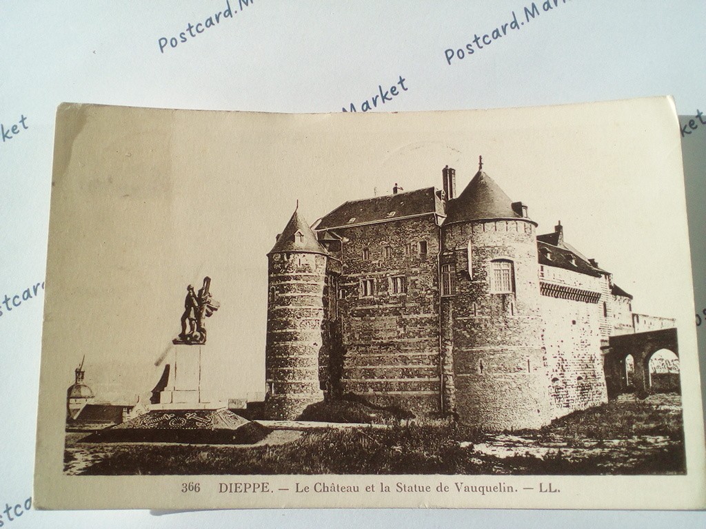 /France/Dieppe/FR_place_19xx_Dieppe. Le Chateau et la Statue de Vauquelin.jpg